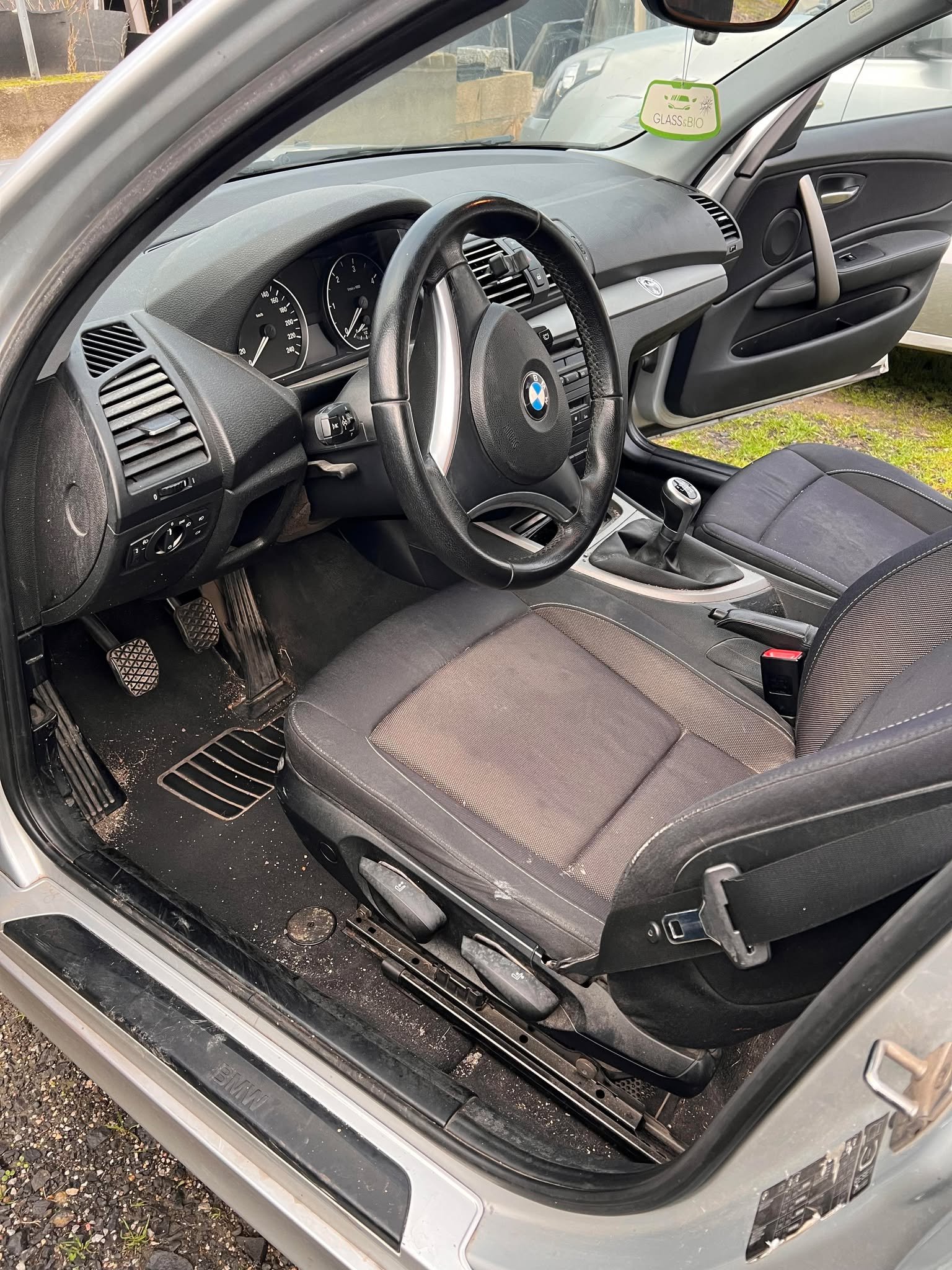 BMW avant nettoyage intérieur à Perpignan - Fokus Auto